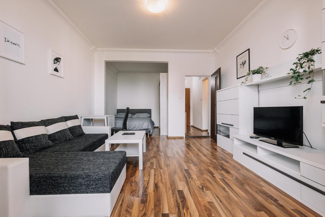 Cozy Apartment In Ruzinov براتسيلافا المظهر الخارجي الصورة